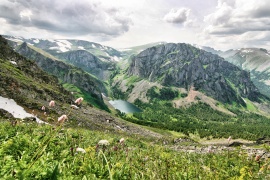 пеший поход на каменных залив